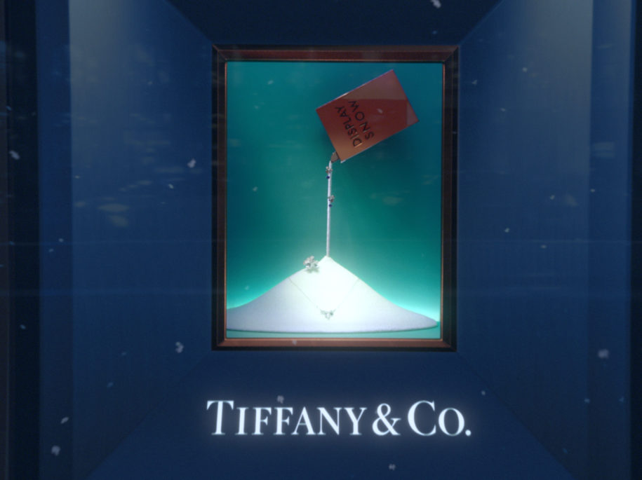 Tiffany: Holiday 2020 Windows - Display Snow