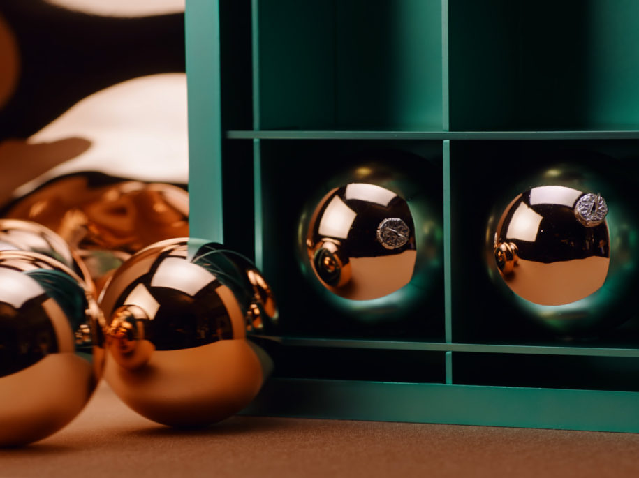Tiffany: Holiday 2020 Windows - Ornaments